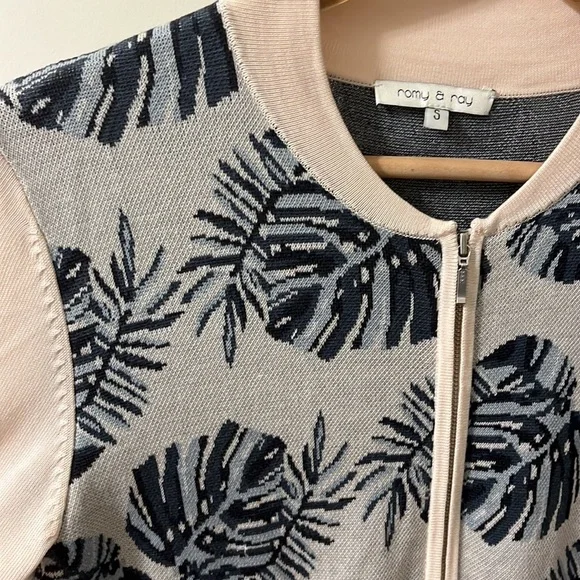 Ramy & Ray Paris Pink and Gray zip sweater - Small. - Picture 3 of 8